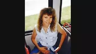Блондинката Наоми Уу ...