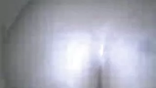 Красива брюнетка сле ...
