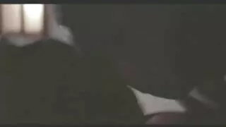 Млада блондинка с ма ...