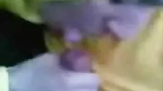 Млад мъж изневерява  ...