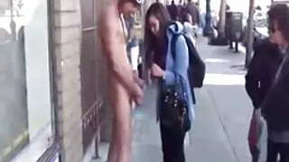 Брюнетката показа se ...