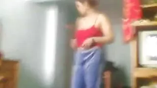 Две красавици пушат  ...