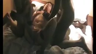 Млада блондинка пуск ...