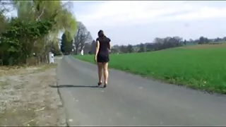 Момиче с маска азиат ...