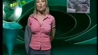 Красиво момиче суче  ...
