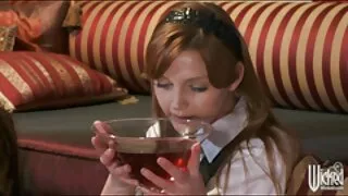 Много красива брюнет ...