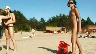 Завързани очи прияте ...