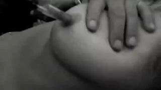 Чука младата жена на ...