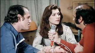 Едрогърда азиатка се ...