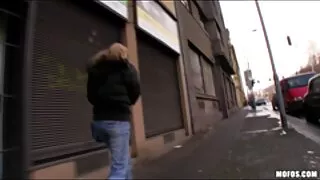 Момиче с любителски  ...