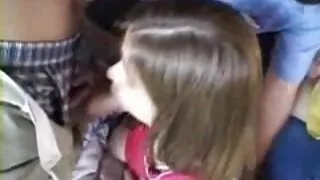 Младо момиче в офиса ...