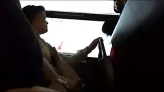 Младо момче задоволя ...