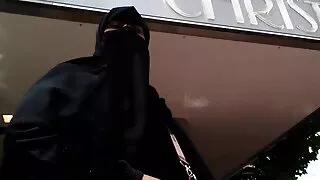Обесен абанос пляска ...