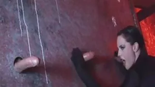 Шпионирах мъж в тоал ...