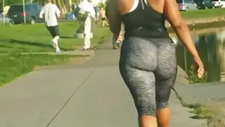Две момичета за една ...