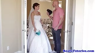 Руска брюнетка скача ...
