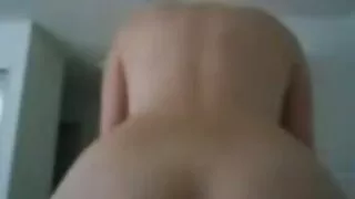 Червенокосата се съг ...