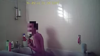 Той разтвори широко  ...