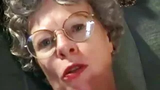 Момиче с големи цици ...