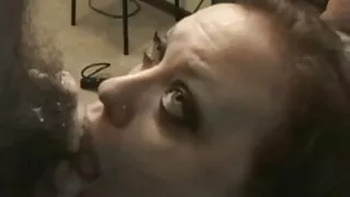 Нежна и слаба блонди ...