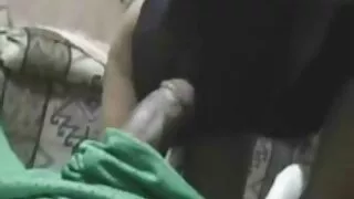 Брюнетката обожава д ...
