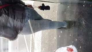 Млада блондинка с из ...