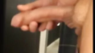 Младият мъж подкара  ...