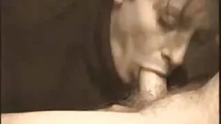 Брюнетката обожава д ...