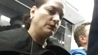 Момчето седна зад кр ...