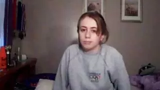 Тийнейджърка с лъков ...