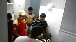 Азиатките харесват ч ...