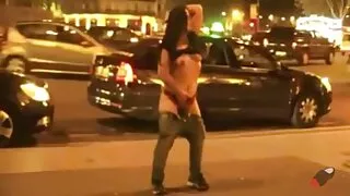 Брюнетка с дълга кос ...