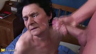 Хубаво момиче по чор ...