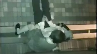Човекът даде пари на ...