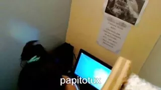 Татуирано момиче с г ...
