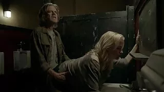 Треньорката по плува ...