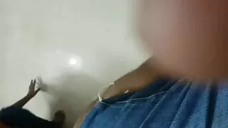 Слаба блондинка изсм ...